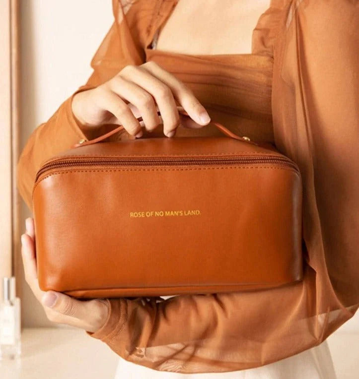 MAKEUP TRAVEL BAG - (Buy 1 Get 1 Free) 😍.g