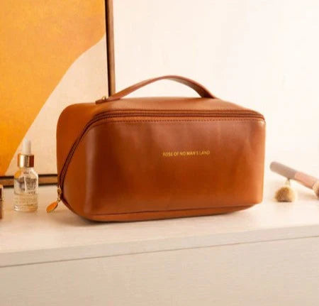 MAKEUP TRAVEL BAG - (Buy 1 Get 1 Free) 😍.g