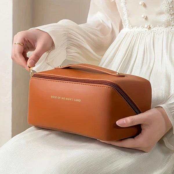 MAKEUP TRAVEL BAG - (Buy 1 Get 1 Free) 😍.g