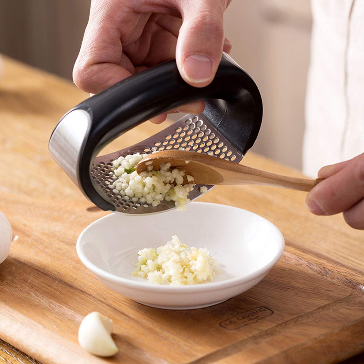 Premium Garlic Crusher – Easy, Quick & Mess-Free (Pack of 2)- .g