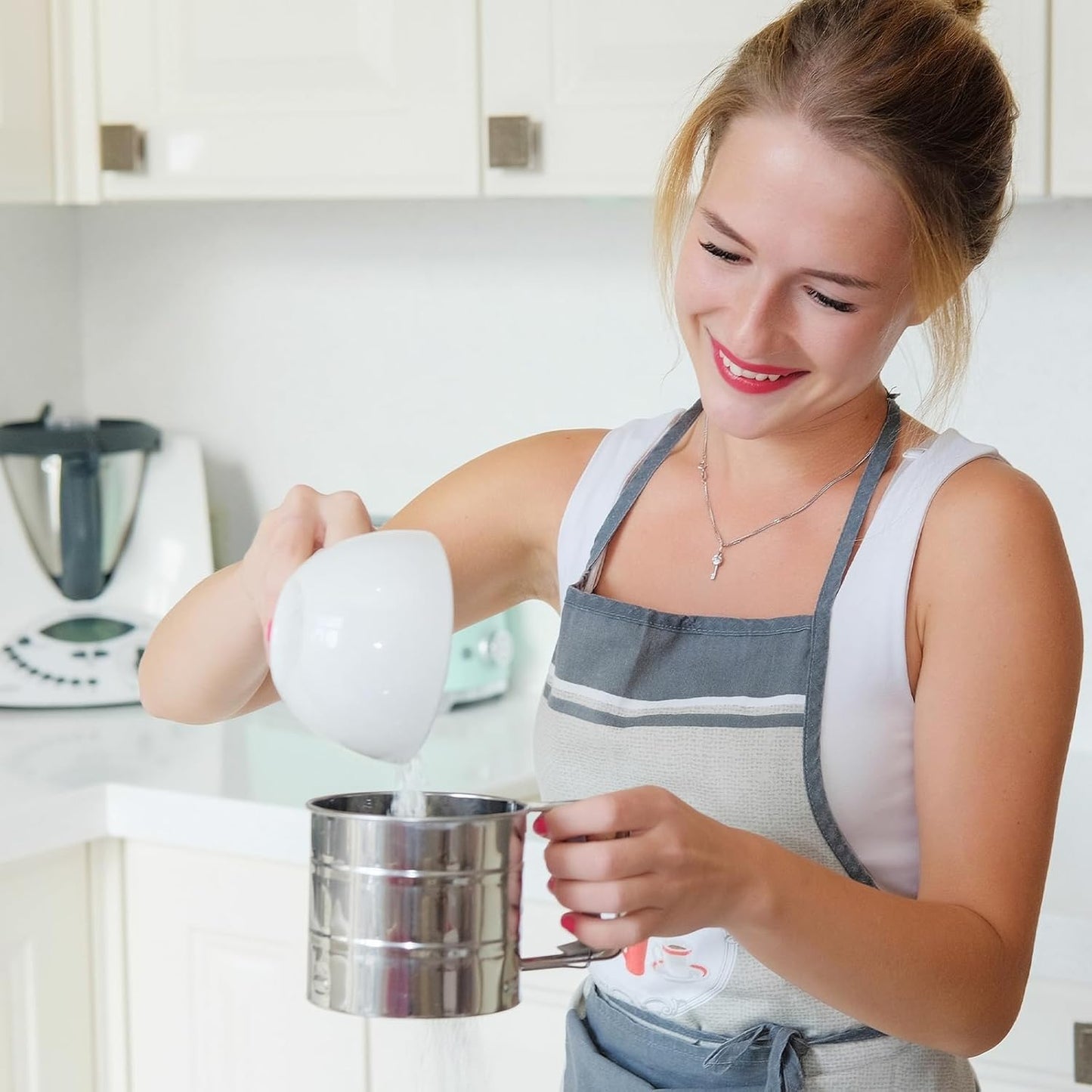 Steel Manual Flour Sifter – Clean, Quick & Efficient Sieving-.f