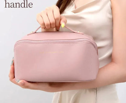 MAKEUP TRAVEL BAG - (Buy 1 Get 1 Free) 😍.g