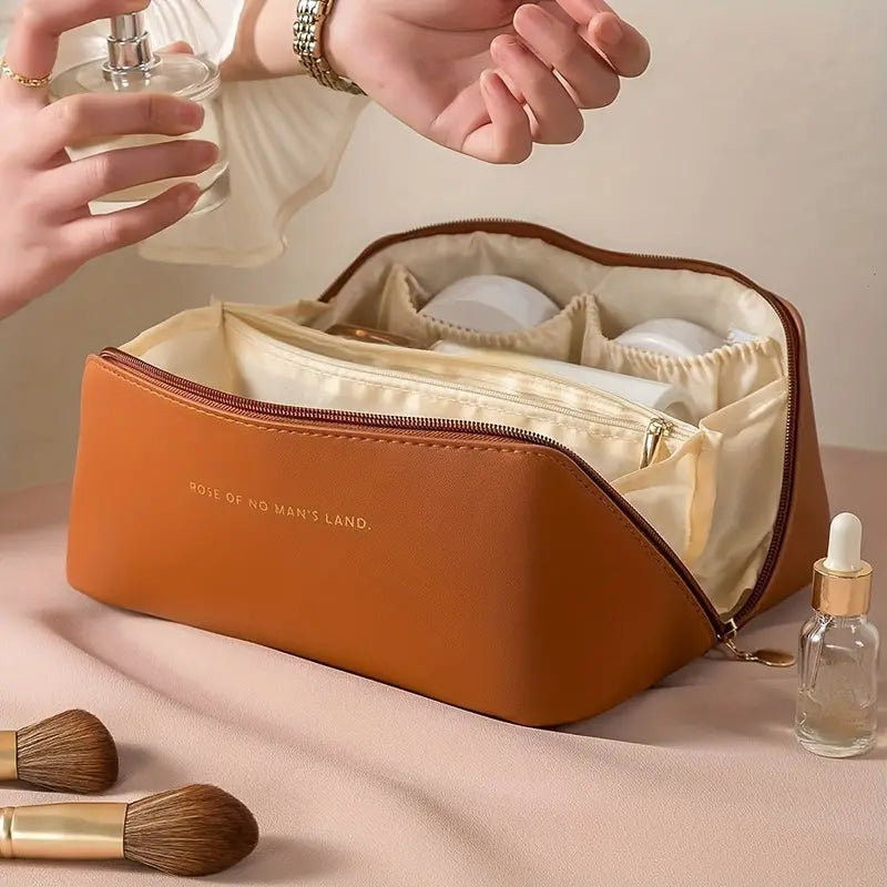 MAKEUP TRAVEL BAG - (Buy 1 Get 1 Free) 😍.g